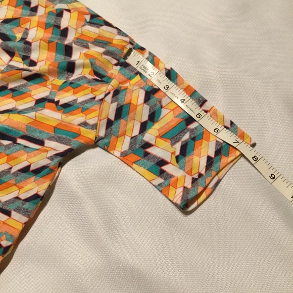 LuLaRoe short sleeve tunic EUC ๐ - Picture 6 of 7